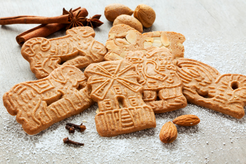 dutch speculaas biscuits and spices