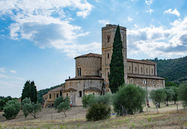 abadía de sant'antimo - abbazia di santantimo fotografías e imágenes de stock