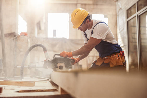 istock Male builder using wood cutting circular saw machine in workshop 1337071515