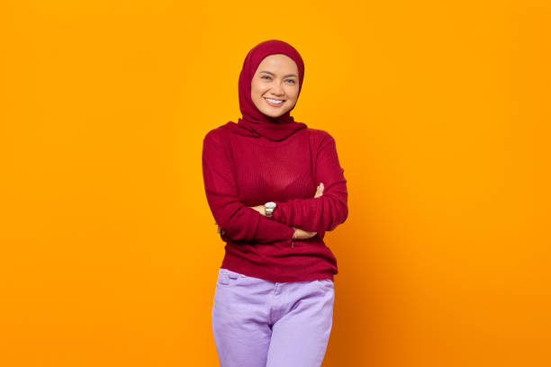 Attractive asian woman standing with crossed arms feels confident Attractive asian woman standing with crossed arms feels confident malay stock pictures, royalty-free photos & images