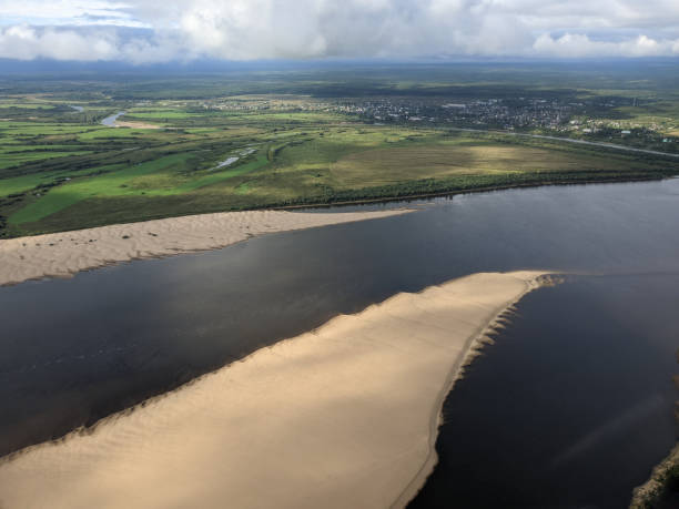 Sandbanks on the Northern Dvina river near Kotlas photographed from a plane sandbanks on the Vistula River photographed from a drone kotlas stock pictures, royalty-free photos & images