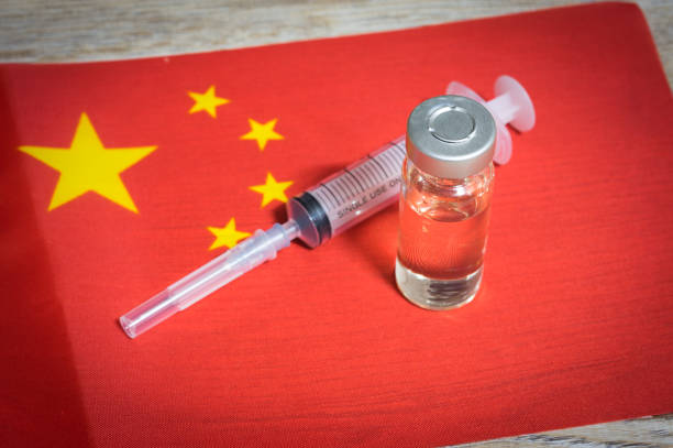 istock Syringe and medicine ampule on China flag. 1337144002