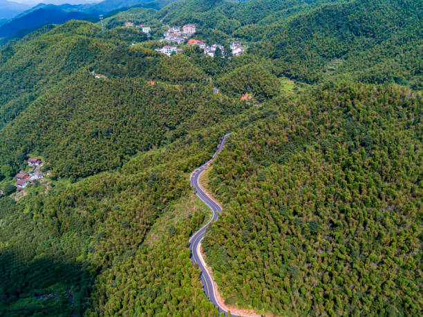 istock Overlooking the winding road in the deep mountains 1337185591