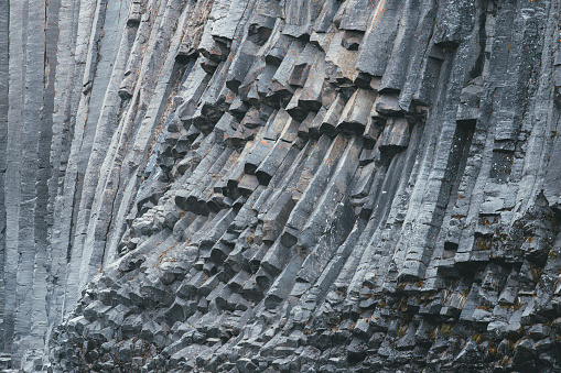 Columnas de basalto texturas de cañón y río photo