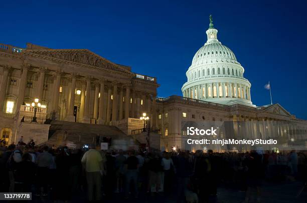 Edifício Do Capitólio - Fotografias de stock e mais imagens de Protesto - Protesto, Washington DC, Capitólio - Capitol Hill