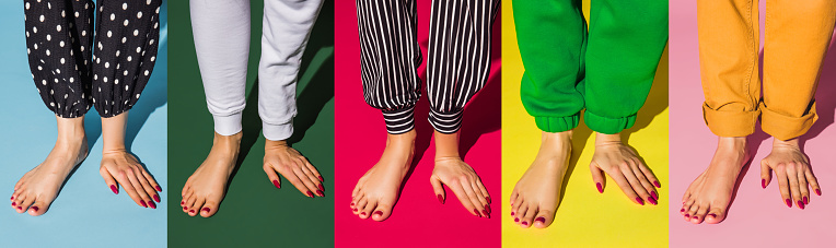 Collage de arte contemporáneo. Mezcla de manos y lega de pie juntos aislados sobre un fondo brillante. Colores de moda, estilo de revista. photo