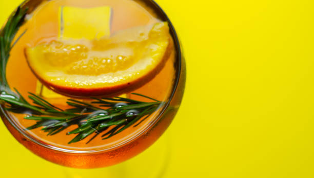 Refreshing cocktail based on gin and champagne and blood orange juice, served with a slice of orange and rosemary, Refreshing cocktail based on gin and champagne and blood orange juice, served with a slice of orange and rosemary, luxury drink Gin stock pictures, royalty-free photos & images