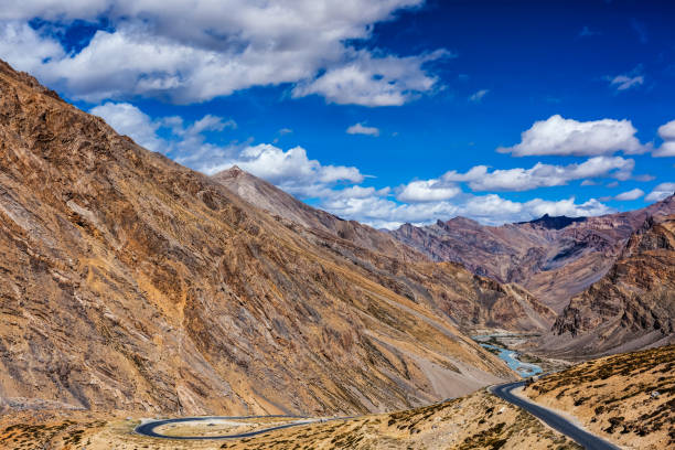 istock Trans-Himalayan Manali-Leh highway road 1337233041