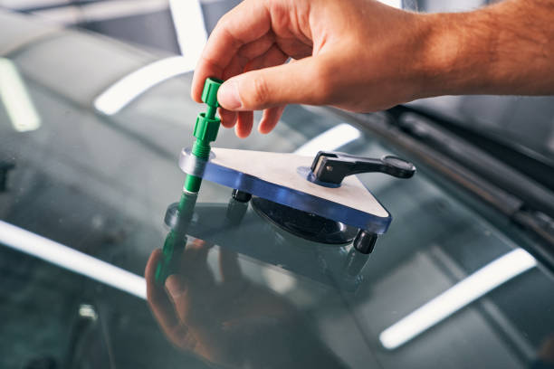 istock Person using bridge and injector kit for car window 1337272769