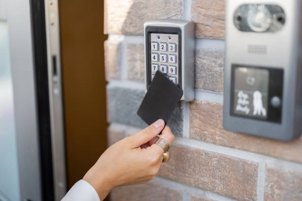 Attaching card to the electronic reader to access the office or apartment Attaching card to the electronic reader to access the office or apartment, close-up. Card entry, personal identification, keyless access, modern technologies concept control stock pictures, royalty-free photos & images