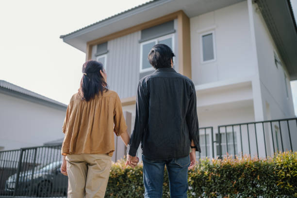 istock Rear view couple standing in front of new home. 1337280507