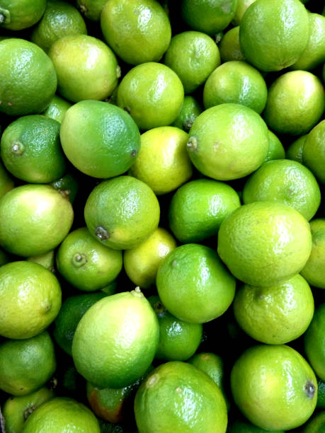 istock several pieces of limes - fruit 1337285571