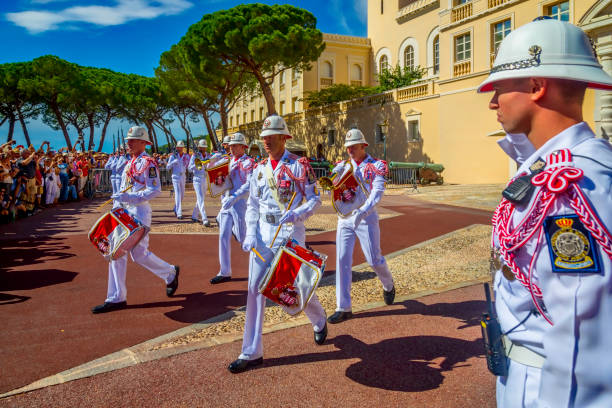the changing of the guard at the palace of monaco - guard of honor imagens e fotografias de stock