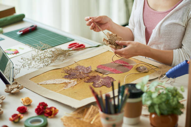 istock Woman Decorating Oshibana Style Artwork 1337299707