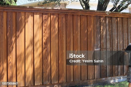 istock Pressure washing old fence 1337305847