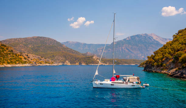 yacht in beautiful coast with turquoise sea. - mugla province imagens e fotografias de stock