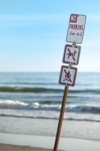 Photo of Highway 101 No Parking Sign Time Zone at the Beach.