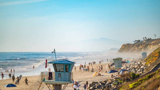 Torrey Pines State Natural Reserve Beach with People Enjoying the Sunshine. Lifeguard Tower with people enjoying the sun and the beach with ocean waves in La Jolla, California, Located in San Diego County. torrey pines state reserve stock pictures, royalty-free photos & images