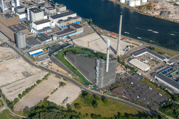 vista aérea de amager bakke en copenhague, dinamarca - amager fotografías e imágenes de stock