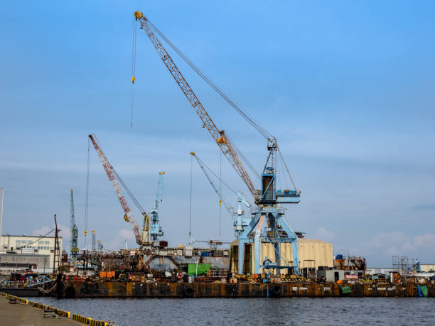 grande usine - construction built structure building activity shipyard photos et images de collection