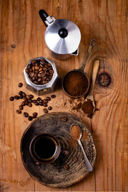 café negro casero con moca italiana - black coffee mocha high angle view black fotografías e imágenes de stock
