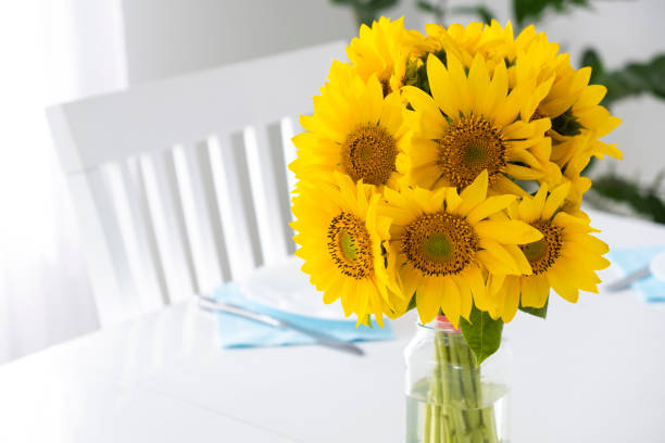 istock Sunflowers in vase 1337424543