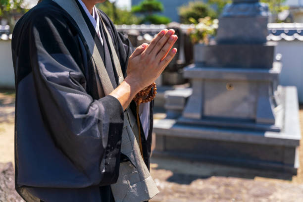 istock A monk praying in front of the tomb 1337459769