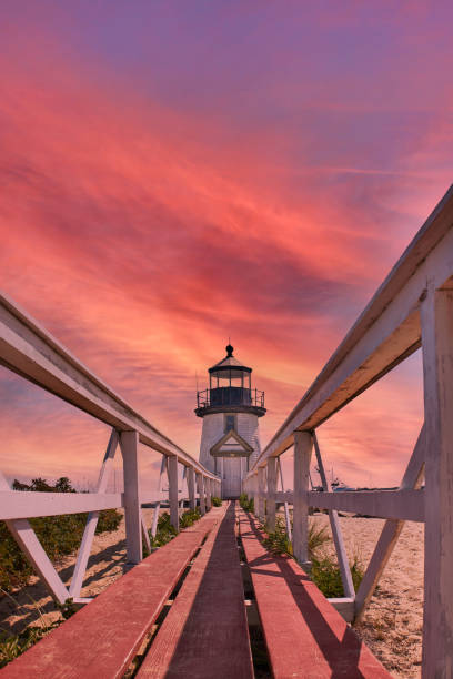 브랜트 포인트 등대 낸터킷 ma 일몰 - lighthouse massachusetts beach coastline 뉴스 사진 이미지