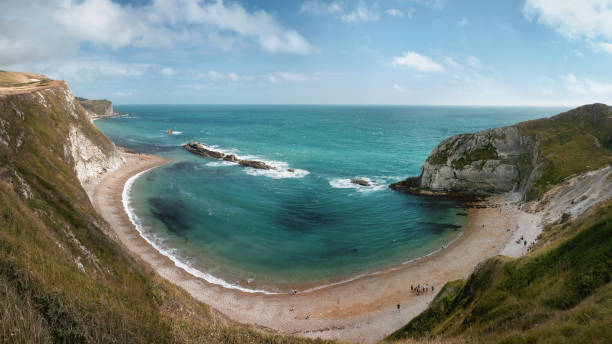 istock A coast near Durdle Door 1337473000