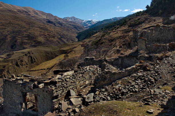 istock Walls destroyed by harsh life 1337487370