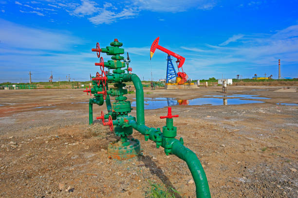 istock Oil pipes and valves 1337513170
