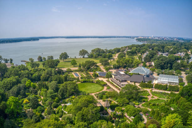 istock Large Public Garden in Madison, Wisconsin 1337518613