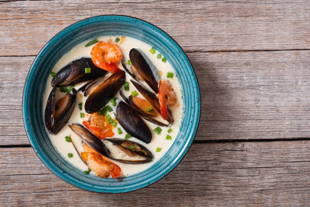 istock Cream soup with mussels 1337521178