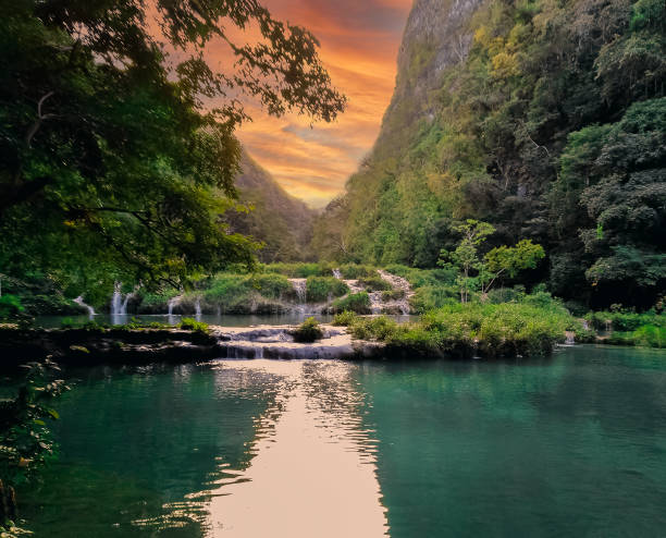 sunset in semuc champey, guatemala - natural phenomenon waterfall rock tranquil scene imagens e fotografias de stock