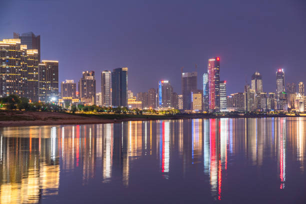 istock Beautiful city by the river 1337542018