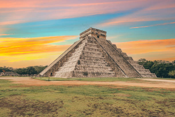 istock El Castillo (Kukulcán Temple) of Chichen Itza at sunset 1337556709