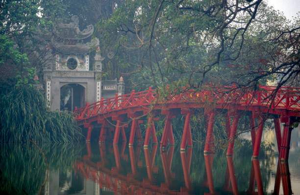 istock Hoan Kiem Lake 1337562102