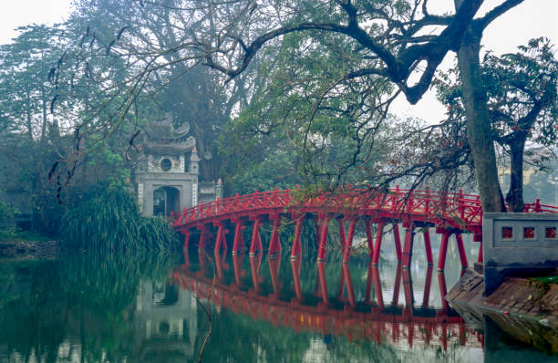 istock Hoan Kiem Lake 1337562137