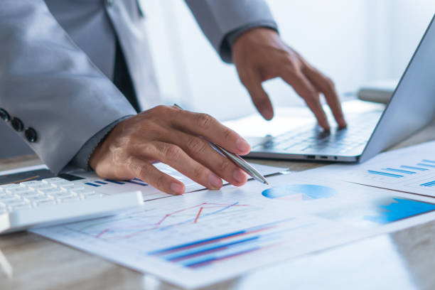 istock Business people or accountants are analyzing graphs on finance, investment, graph chart business strategy ideas, data analysis technology. 1337569609