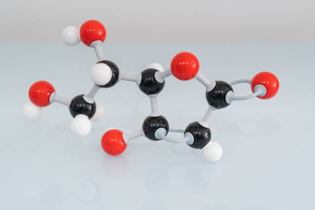 выделенный витамин с изготовлен по молекулярной модели с отражением на белом фоне. химическая формула аскорбиновой кислоты с окрашенными � - hydrogen molecule white molecular structure стоковые фото и изображения