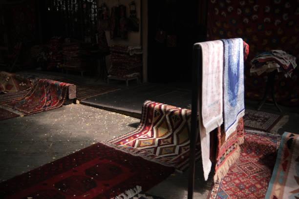 georgian carpet store, bazar à vendre. - tapestry anatolia traditional culture turkey photos et images de collection