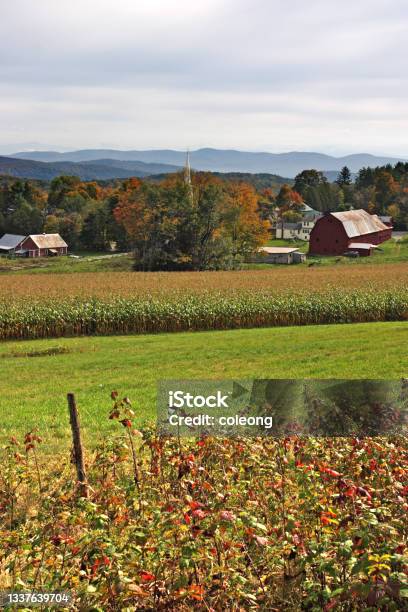Vermont Usa Stock Photo - Download Image Now - Barn, Farm, Blue