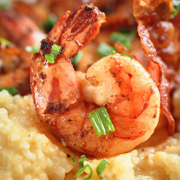 istock Creamy Grits with Shrimp and Bacon 1337666357