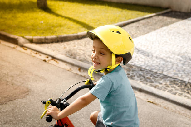 istock children playing in the street 1337667971