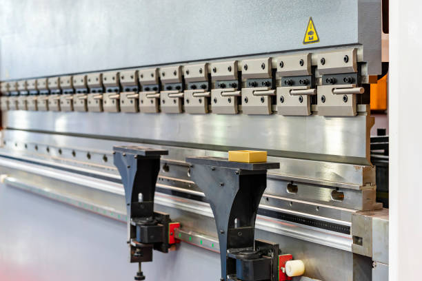 istock Close up upper move bending blade or punch and fix die of automatic and high precision cnc hydraulic press bending machine for metal sheet forming in industrial 1337703082