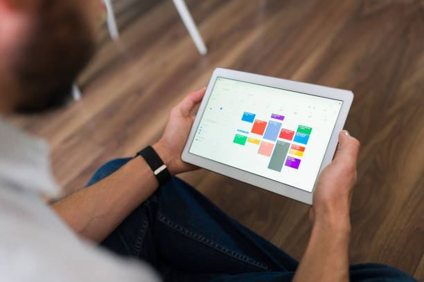 istock Man planning his work week on his online calendar 1337713485