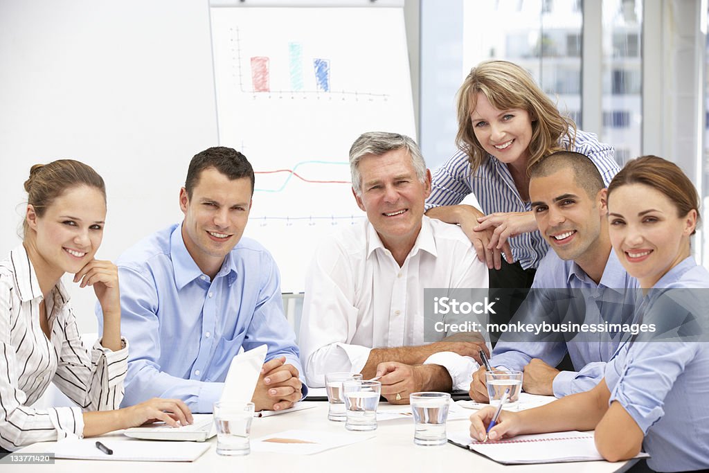 Colegas no encontro de negócios - Foto de stock de Adulto royalty-free