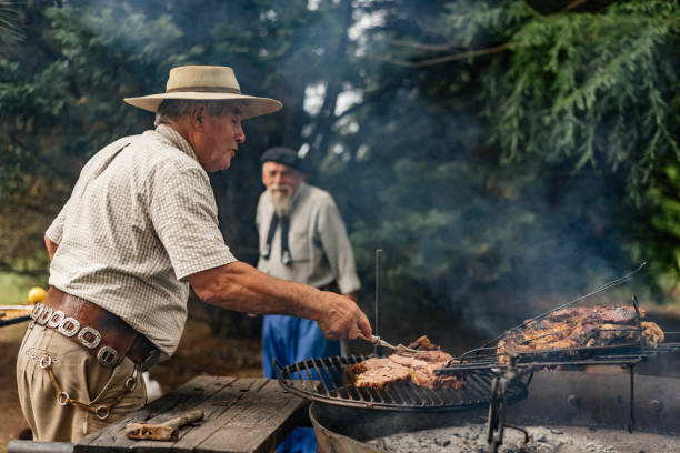 gaucho preparing barbecue in the countryside - argentinian ethnicity imagens e fotografias de stock