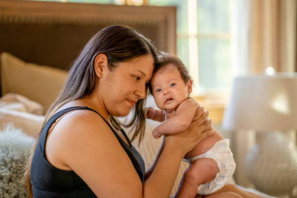 어머니와 아기 딸 결합 함께 - native american baby love mother 뉴스 사진 이미지