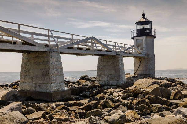 marshall point lighthouse, port clyde, maine, usa - marshall point lighthouse beacon lighthouse light imagens e fotografias de stock